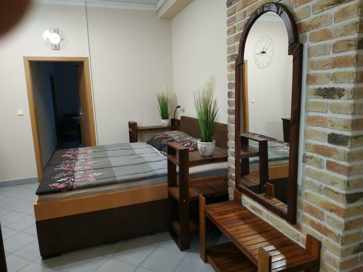 Apartman Holandska 120 Beroun Beroun  Ngoại thất bức ảnh