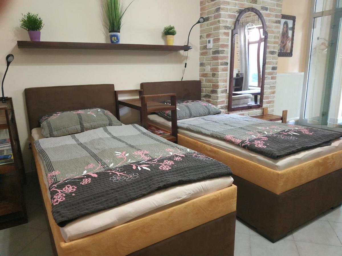 Apartman Holandska 120 Beroun Beroun  Ngoại thất bức ảnh